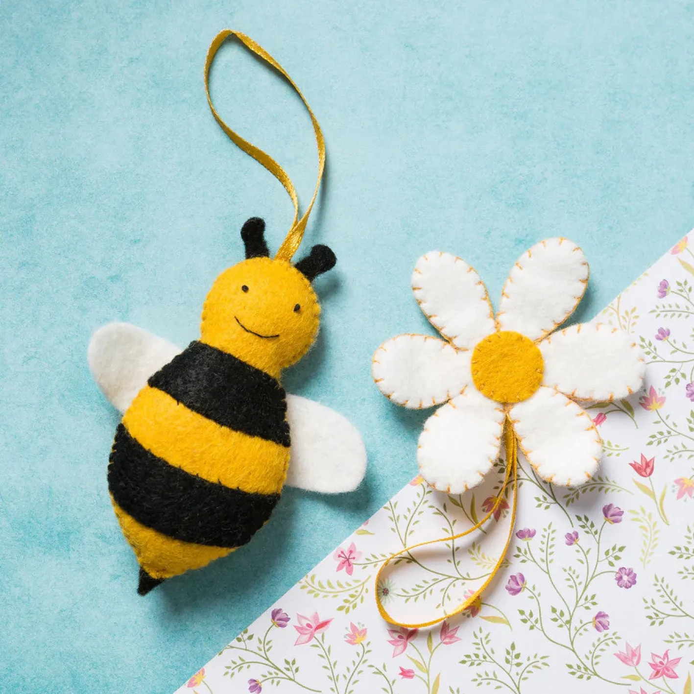 Corinne Lapierre Bee & Flower Wool Mix Felt Craft Kit