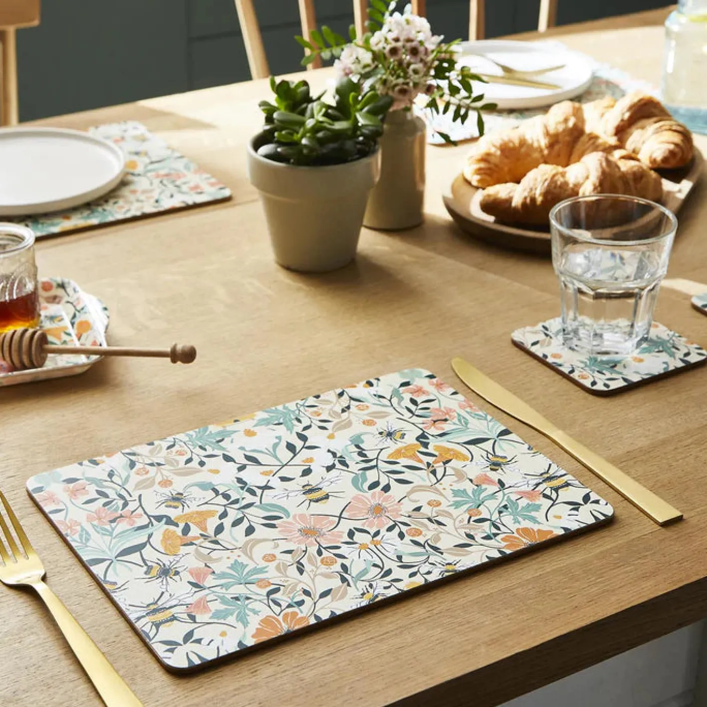 Ulster Weavers Bee Bloom Set of 4 Placemats