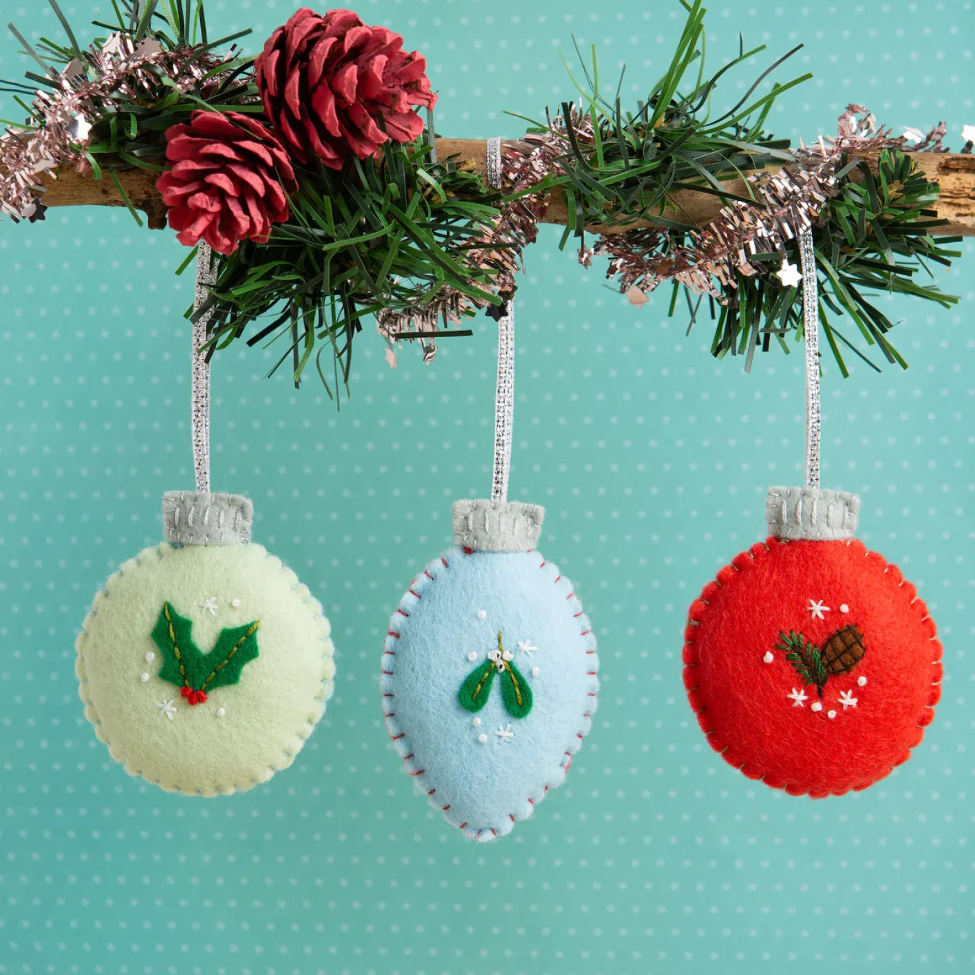 Hawthorn Handmade Christmas Baubles Felt Craft Kit