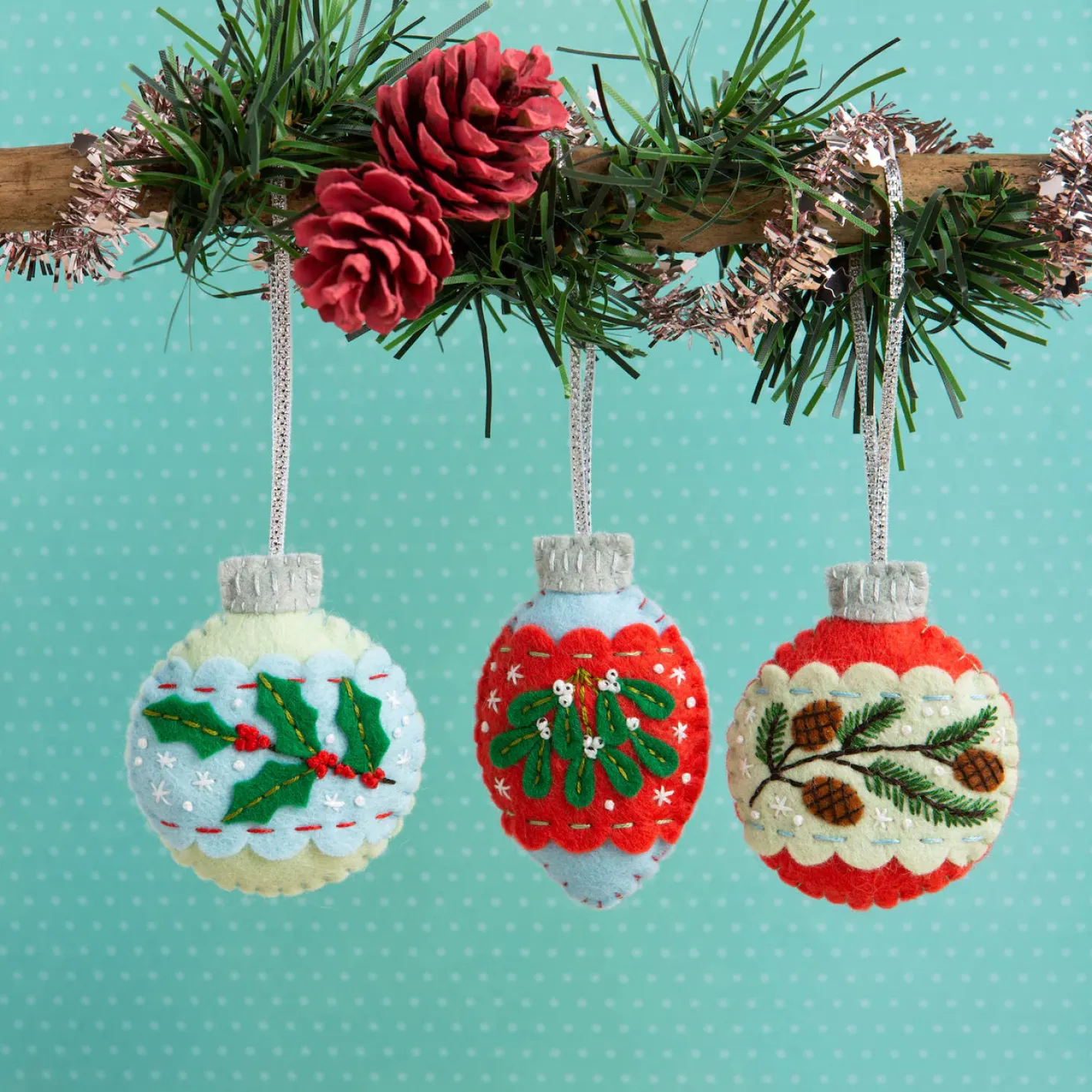 Hawthorn Handmade Christmas Baubles Felt Craft Kit
