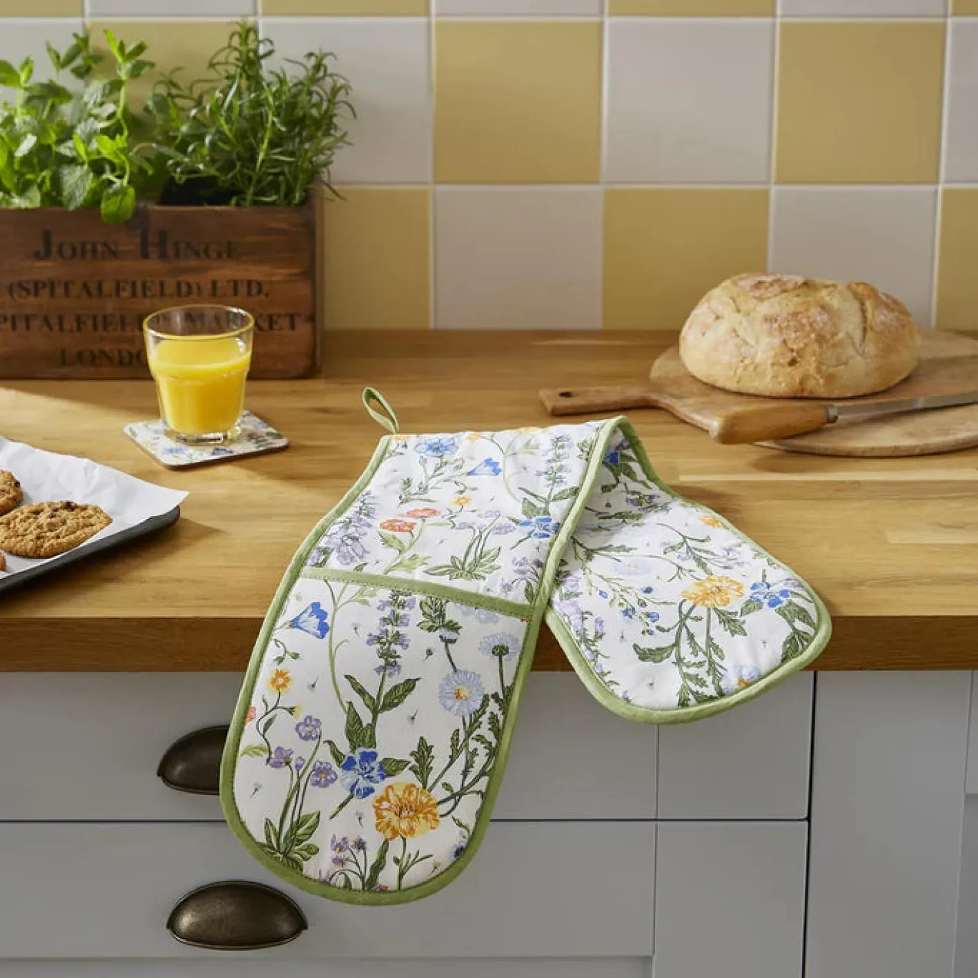 Ulster Weavers Cottage Garden Double Oven Glove