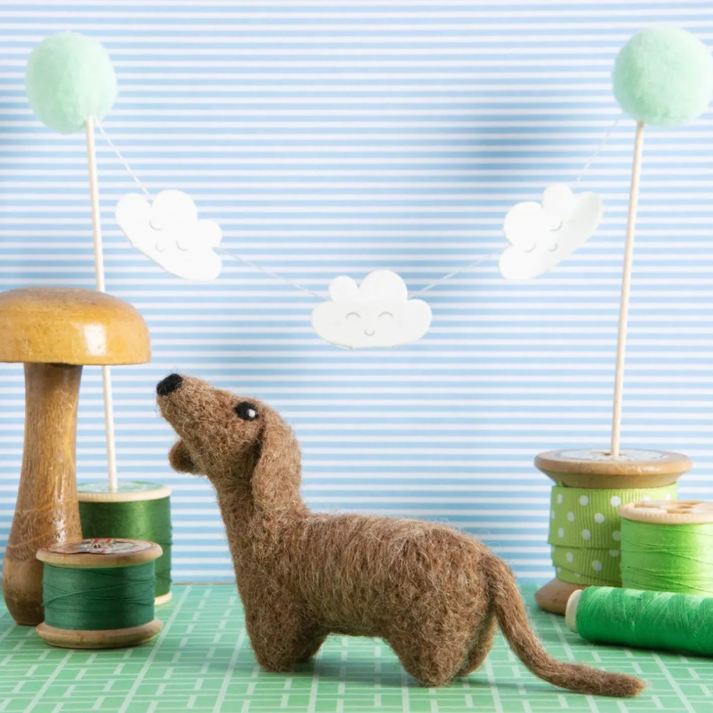 Hawthorn Handmade Dachshund Mini Felting Kit