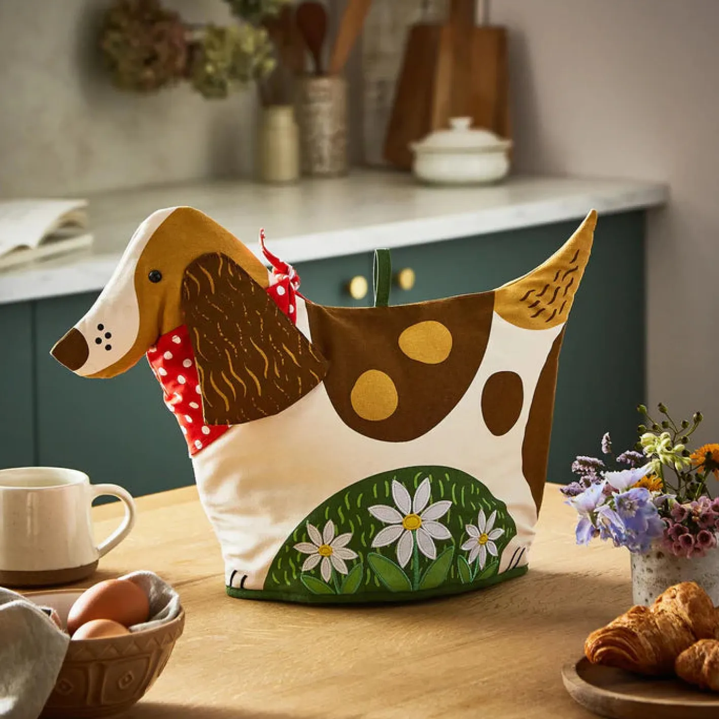 Ulster Weavers Daisy Dog Shaped Tea Cosy