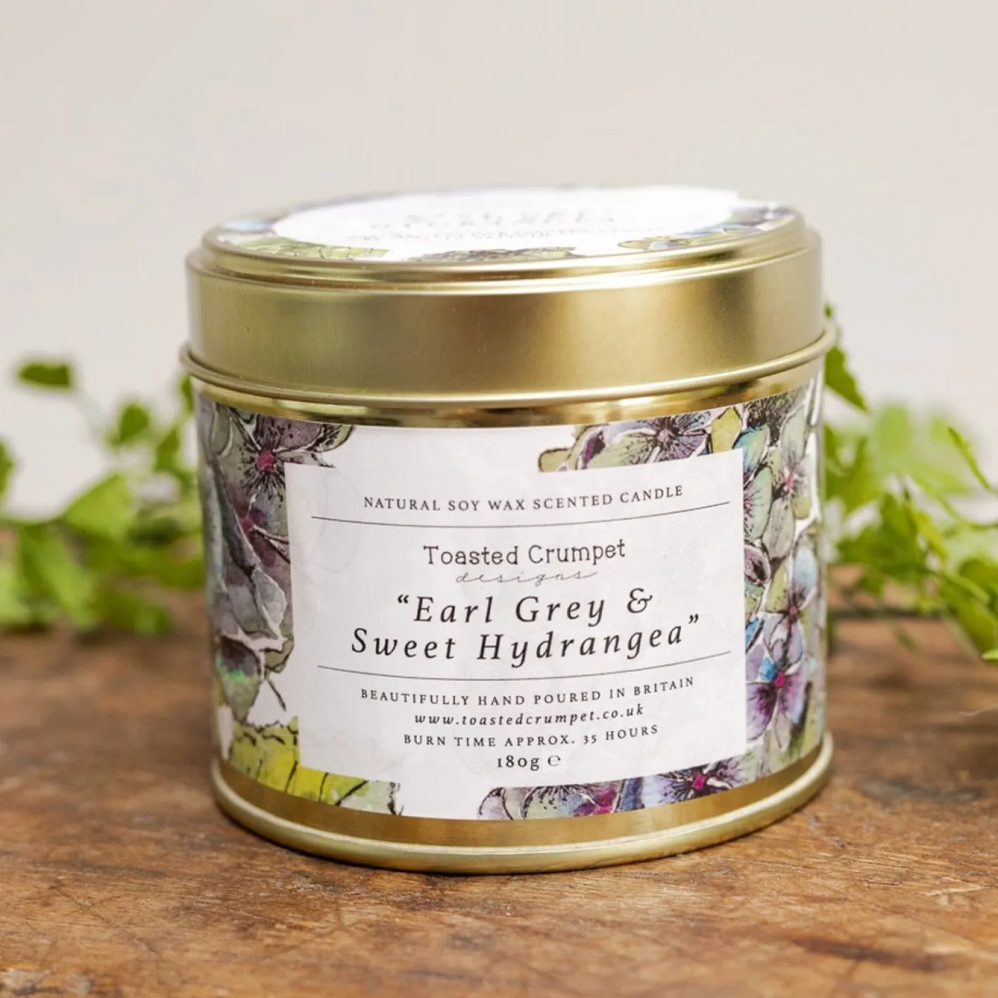 Toasted Crumpet Earl Grey & Sweet Hydrangea Candle in a Matt Gold Tin