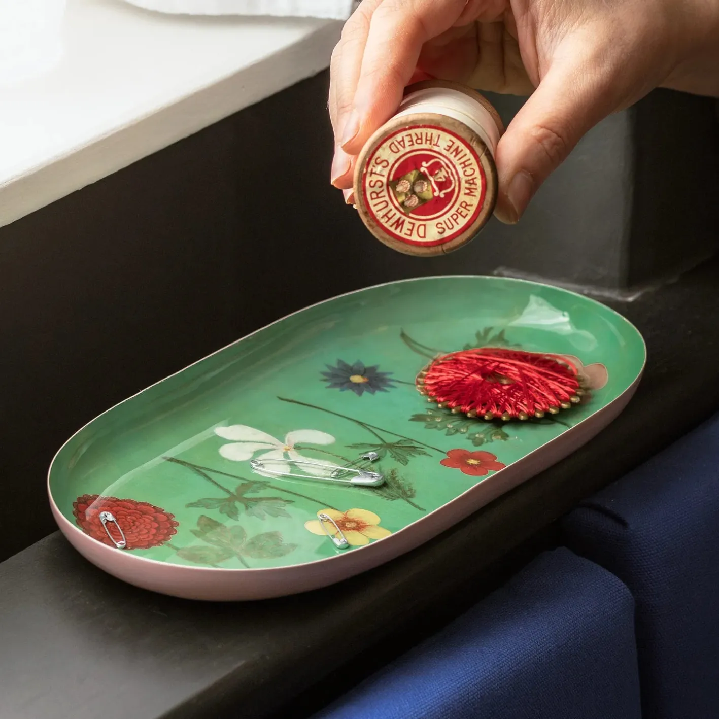 Roomytown Festival of Flowers Oval Enamel Printed Tray