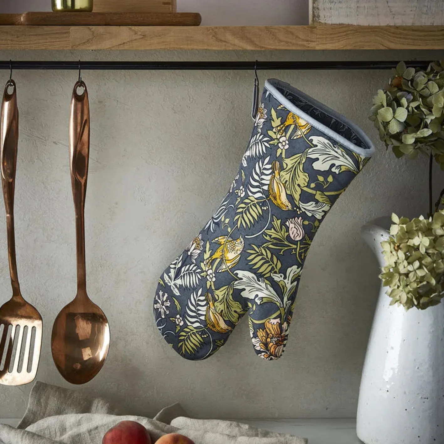 Ulster Weavers Finch & Flower Gauntlet