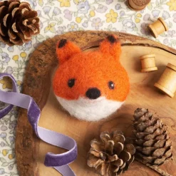 Hawthorn Handmade Fox Brooch Felting Kit