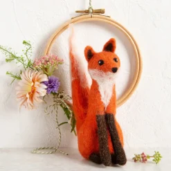 Hawthorn Handmade Fox Needle Felting Kit
