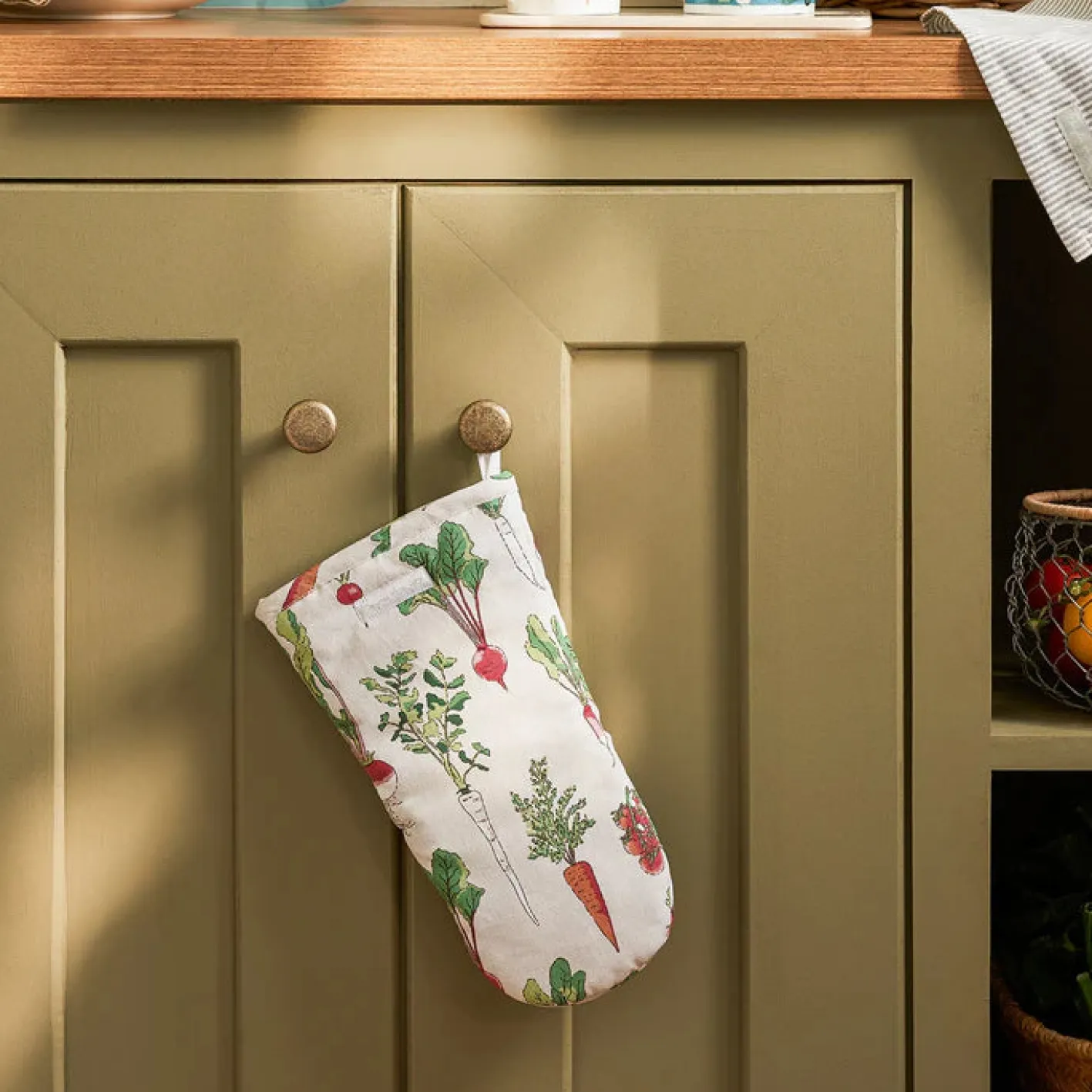 Sophie Allport Garden Vegetables Oven Mitt
