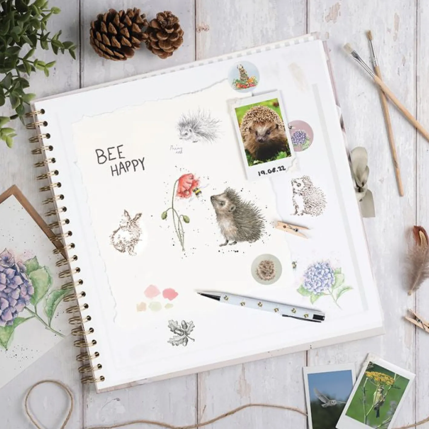 Wrendale Designs 'Hydrangea' Bee Scrapbook Album