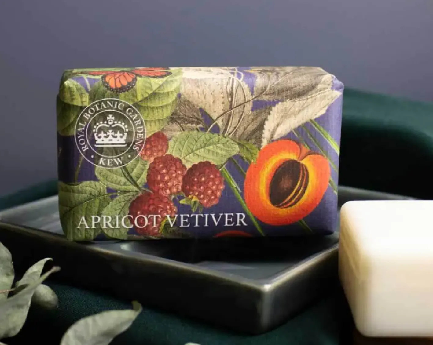 English Soap Company Kew Gardens Apricot Vetiver Soap