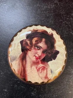 Elite Tins Nostalgia Mini Round Tins