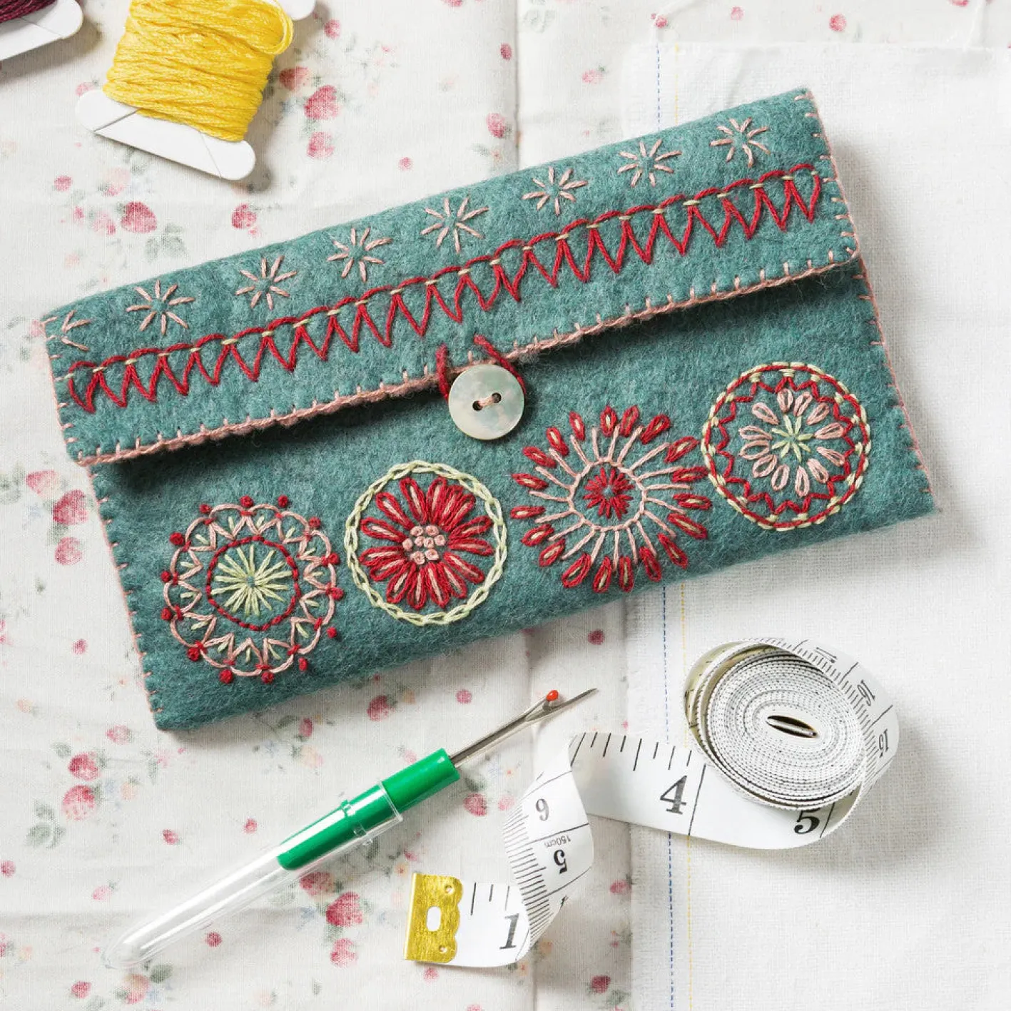 Corinne Lapierre Sewing Pouch Felt Craft Mini Kit
