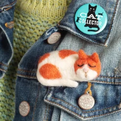 Hawthorn Handmade Snoozing Cat Brooch Felting Kit