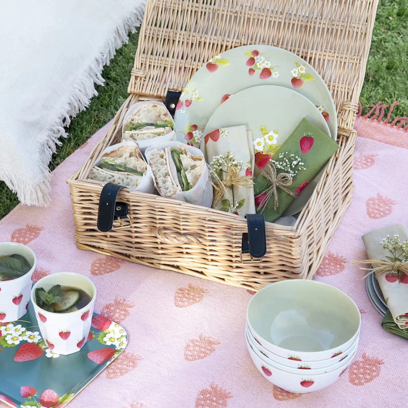 Sophie Allport Strawberries Melamine Dinner Plate