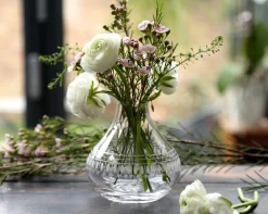The Vintage List Vase with Ovals Design by