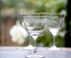 The Vintage List Wine Glass with Ovals Design by